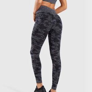 GYMSHARK Black Camo Leggings in Small